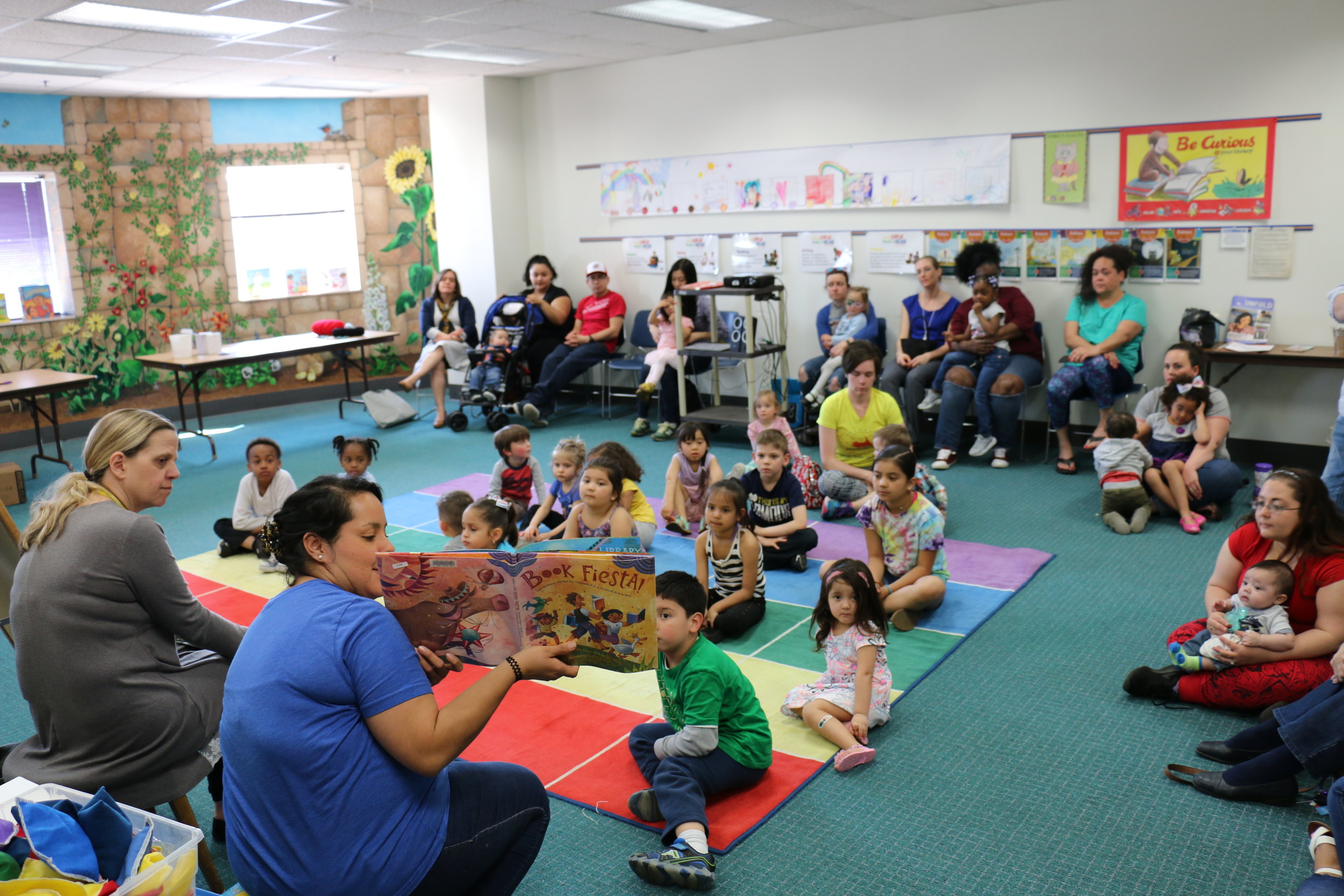 Bilingual+Storytime+on+El+día+de+los+niños+at+the+Main+Library