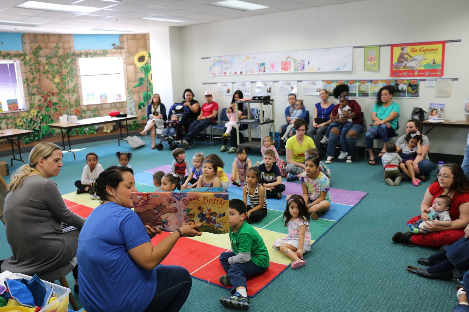 Bilingual Storytime on El día de los niños at the Main Library-2